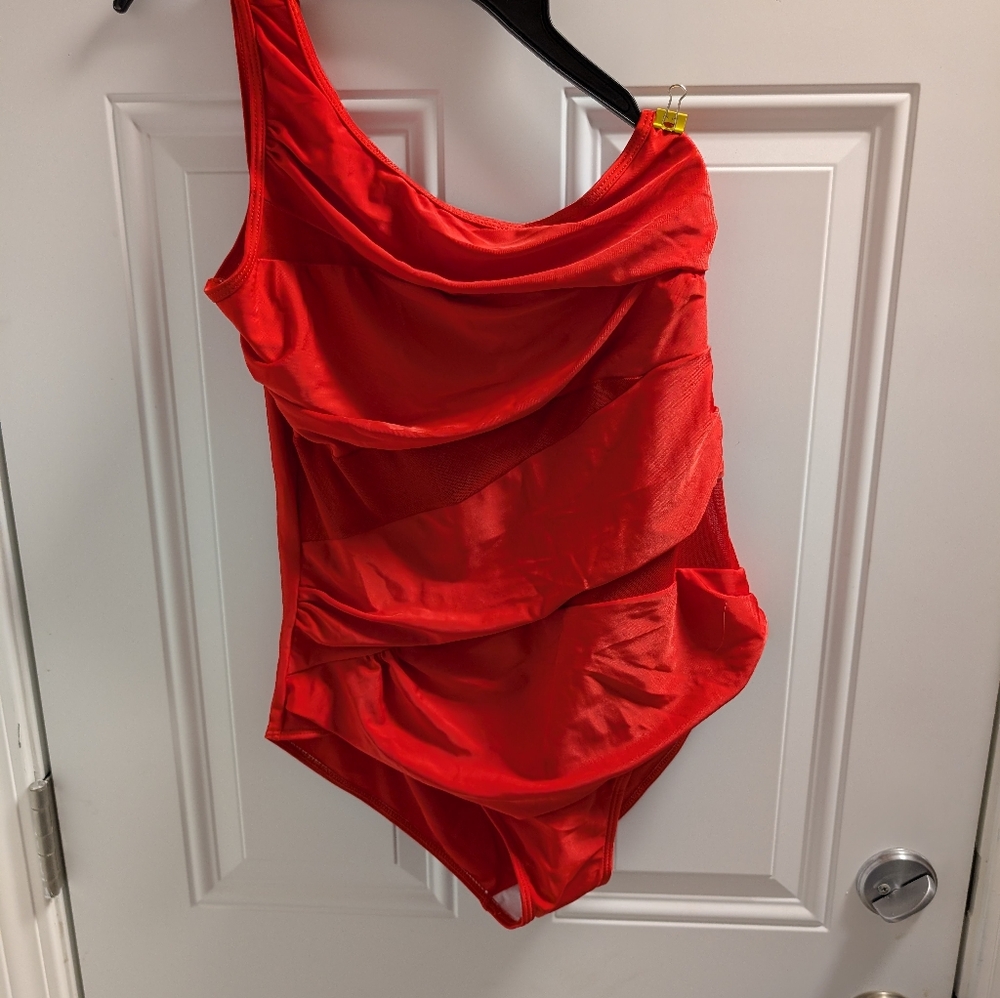 Runtly Red Size Large One Shoulder Swimming Suit - Picture 9 of 10